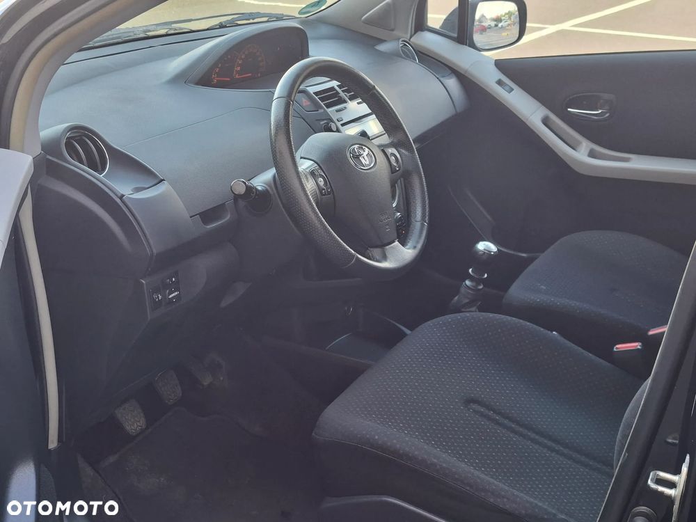 Toyota Yaris - 15