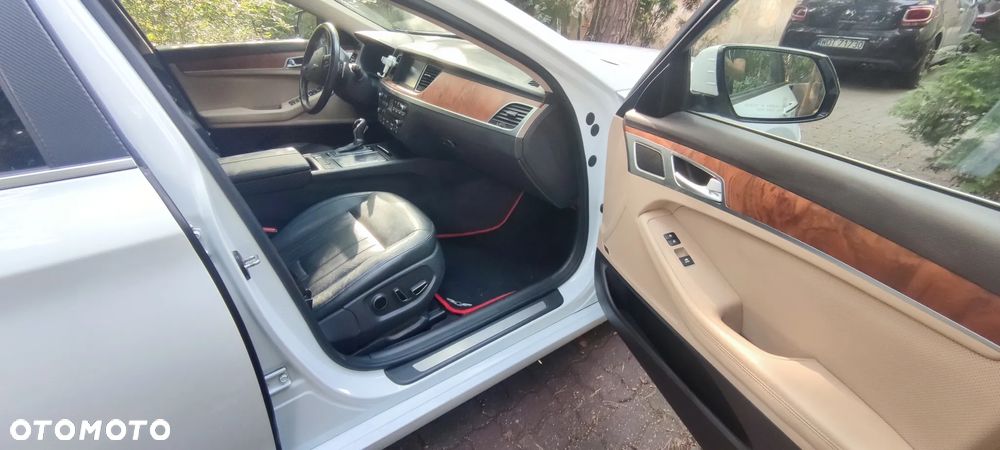 Hyundai Genesis 3.8 V6 GDI - 7