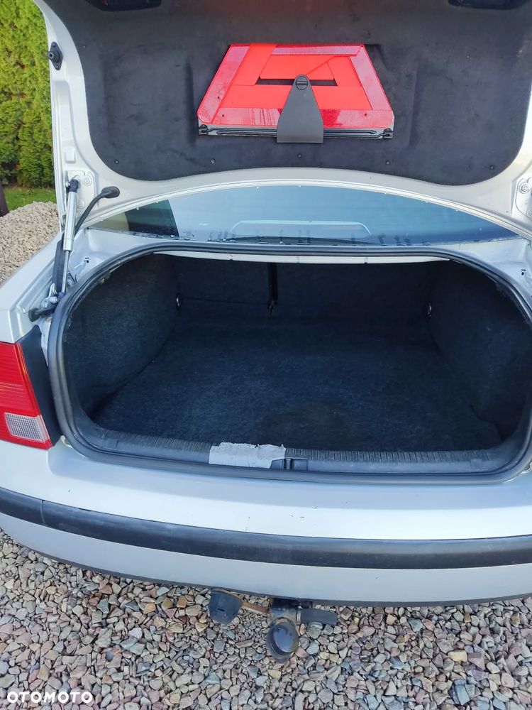 Volkswagen Passat 1.8 - 4