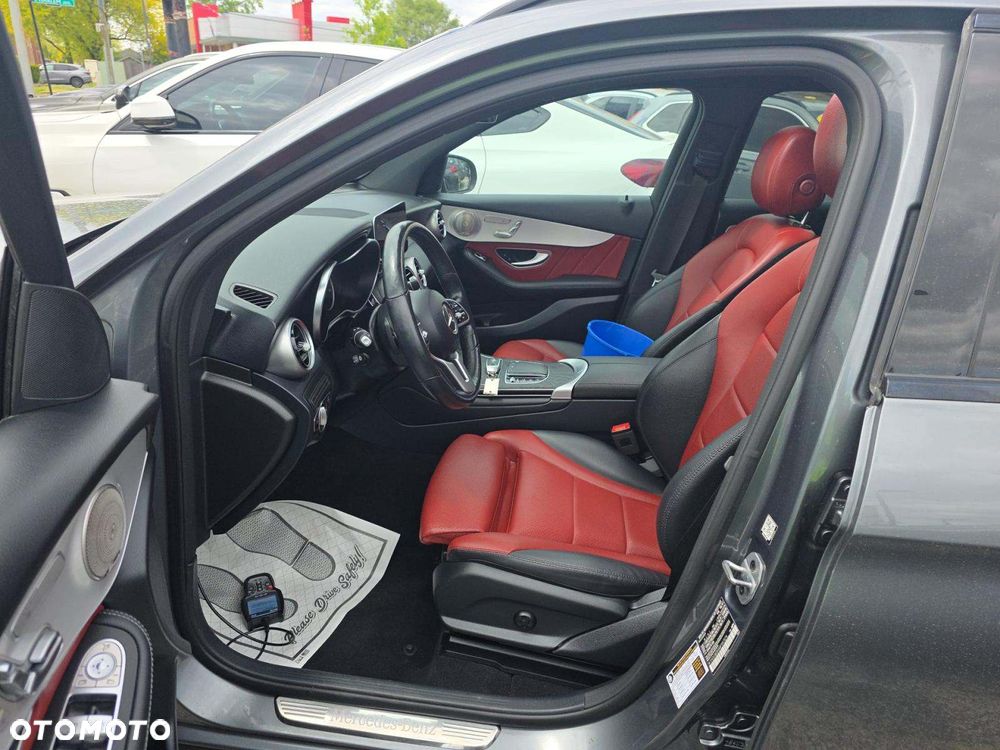 Mercedes-Benz GLC 300 4Matic 9G-TRONIC AMG Line - 5