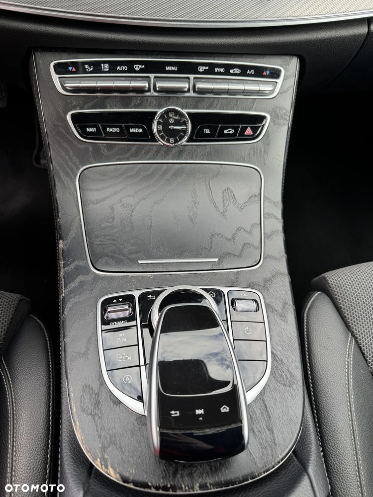 Mercedes-Benz Klasa E 220 d 4-Matic Business Edition 9G-TRONIC - 16