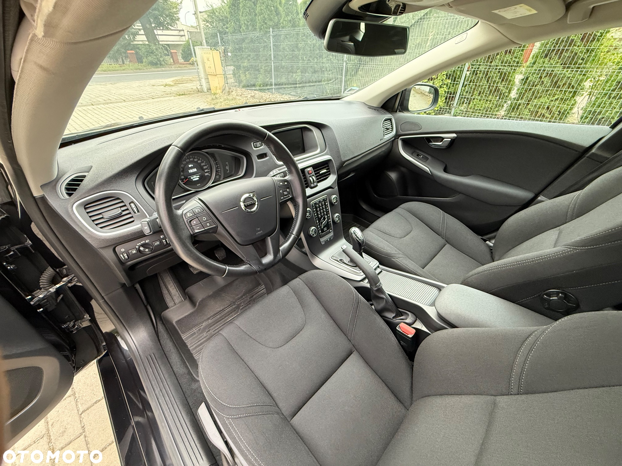 Volvo V40 T3 Drive-E Momentum - 22