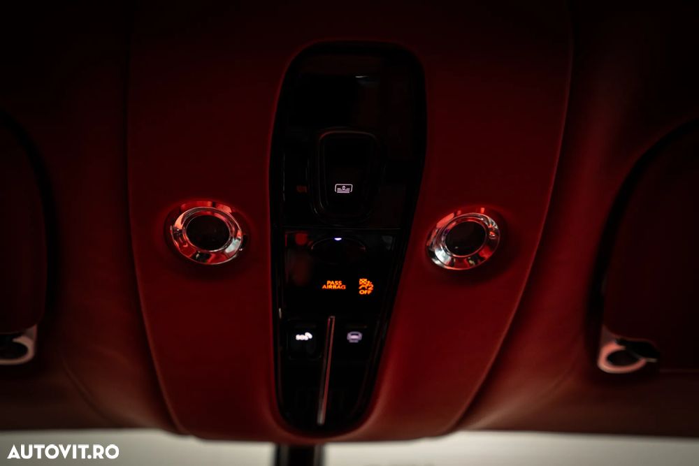 Aston Martin DBX - 20