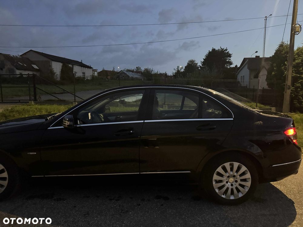 Mercedes-Benz Klasa C 200 CGI BlueEFFICIENCY Avantgarde - 7