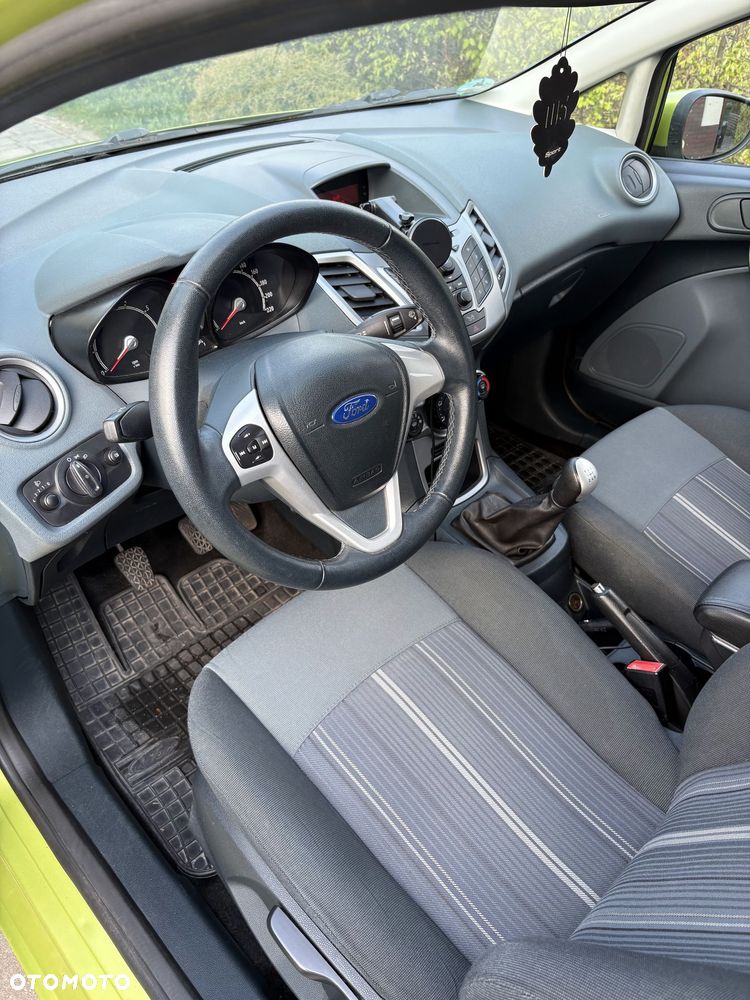 Ford Fiesta 1.25 Ambiente EU5 - 11