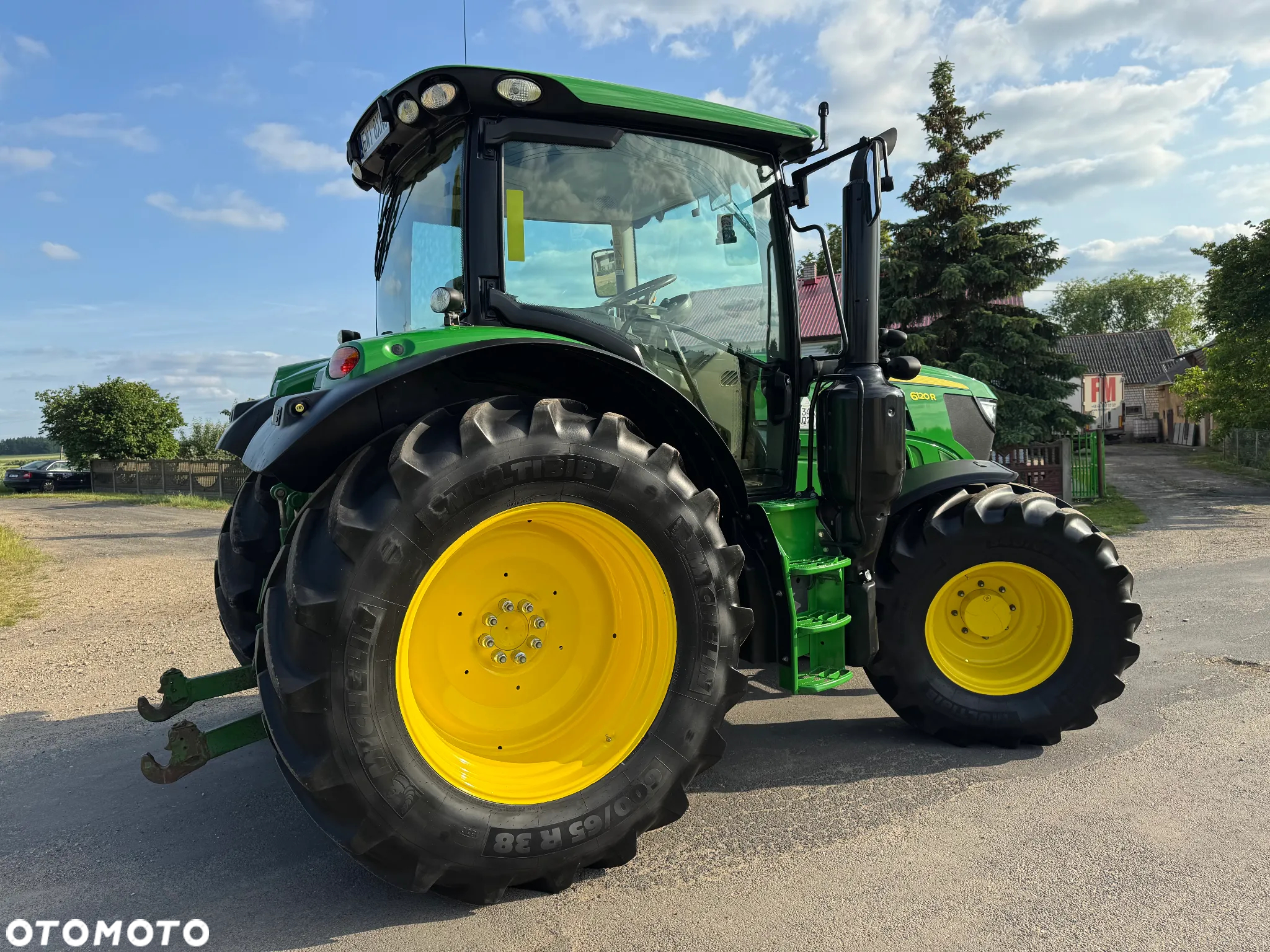 John Deere 6120R - 23