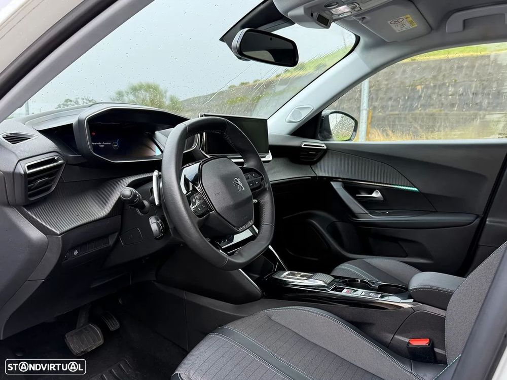 Peugeot 2008 PureTech 130 EAT8 Allure - 4