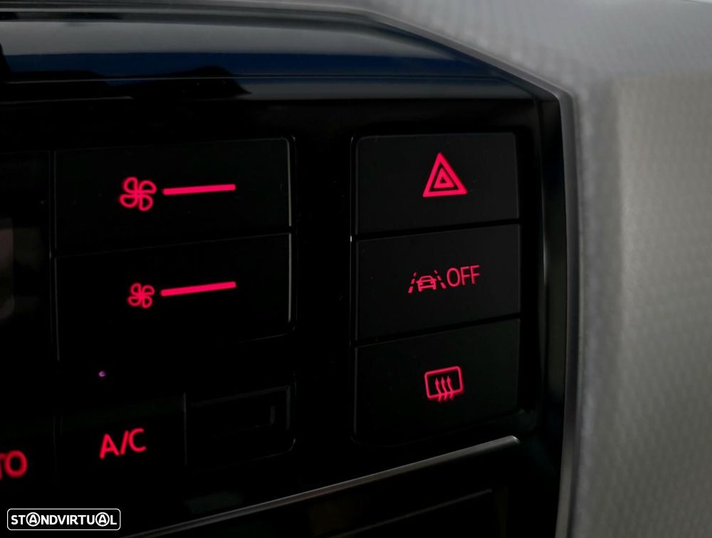 VW Up! 1.0 Move Color - 26