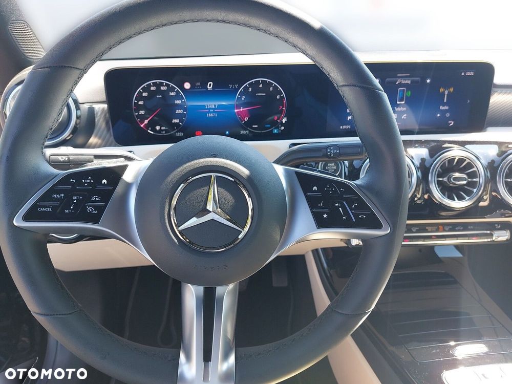 Mercedes-Benz CLA 200 mHEV Progressive 7G-DCT - 12