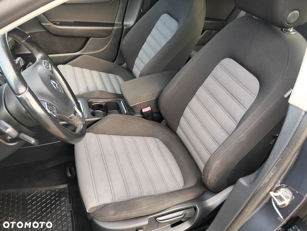 Volkswagen Passat - 4
