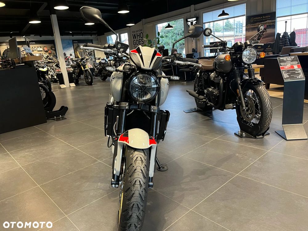 Triumph Trident - 4