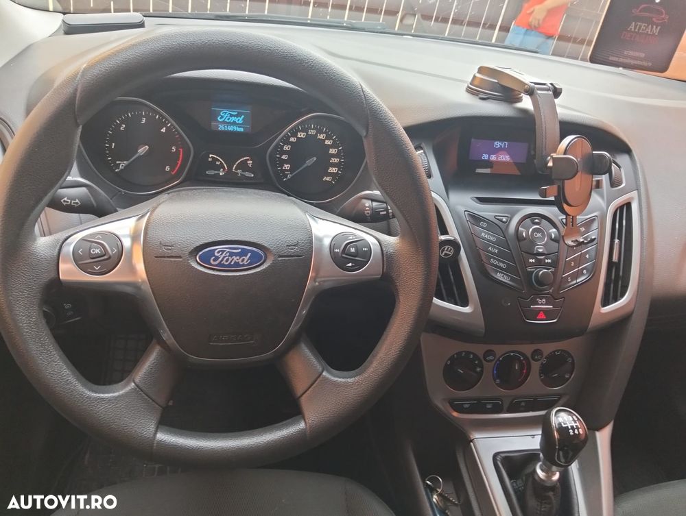 FORD Focus 2011 — imagine 6