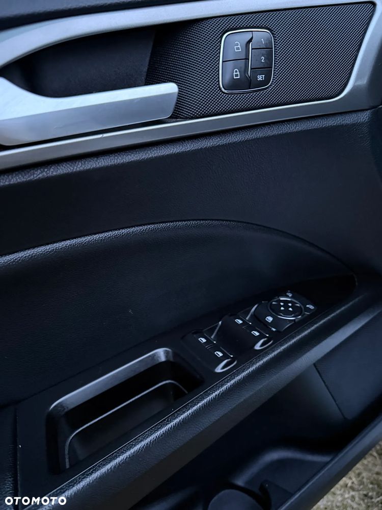 Ford Fusion - 20