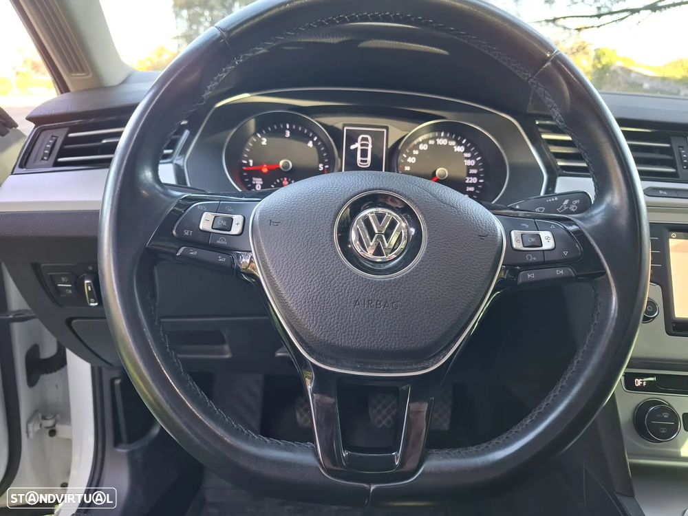 VW Passat 1.6 TDI Trendline - 30