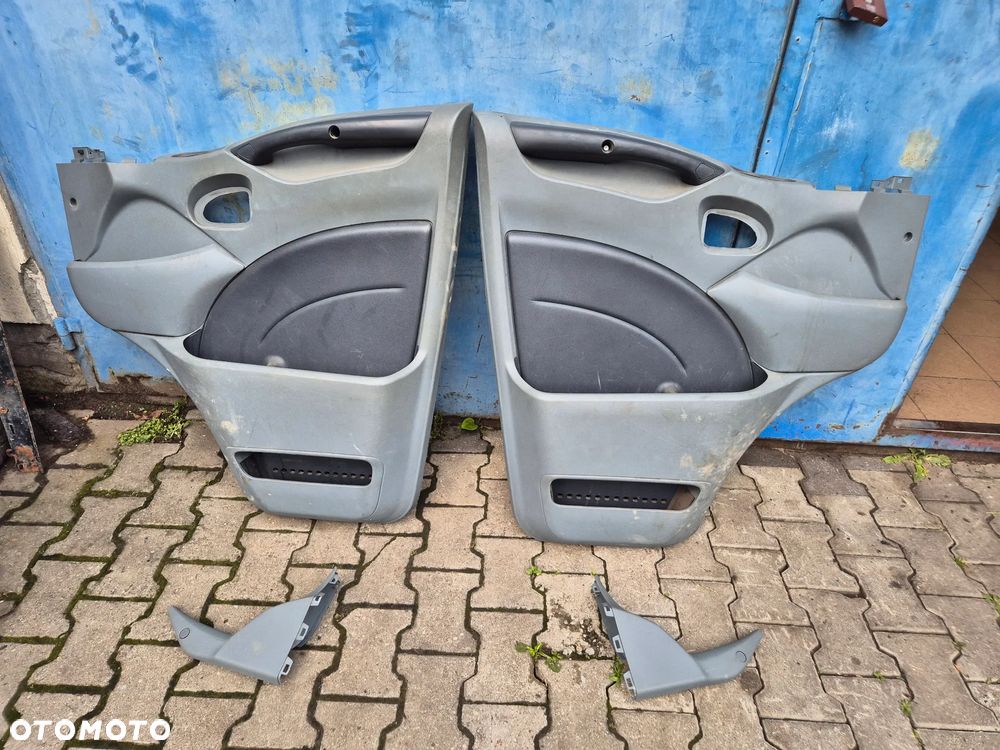 BOCZEK DRZWI LEWY PRAWY IVECO DAILY IV  06-13r.