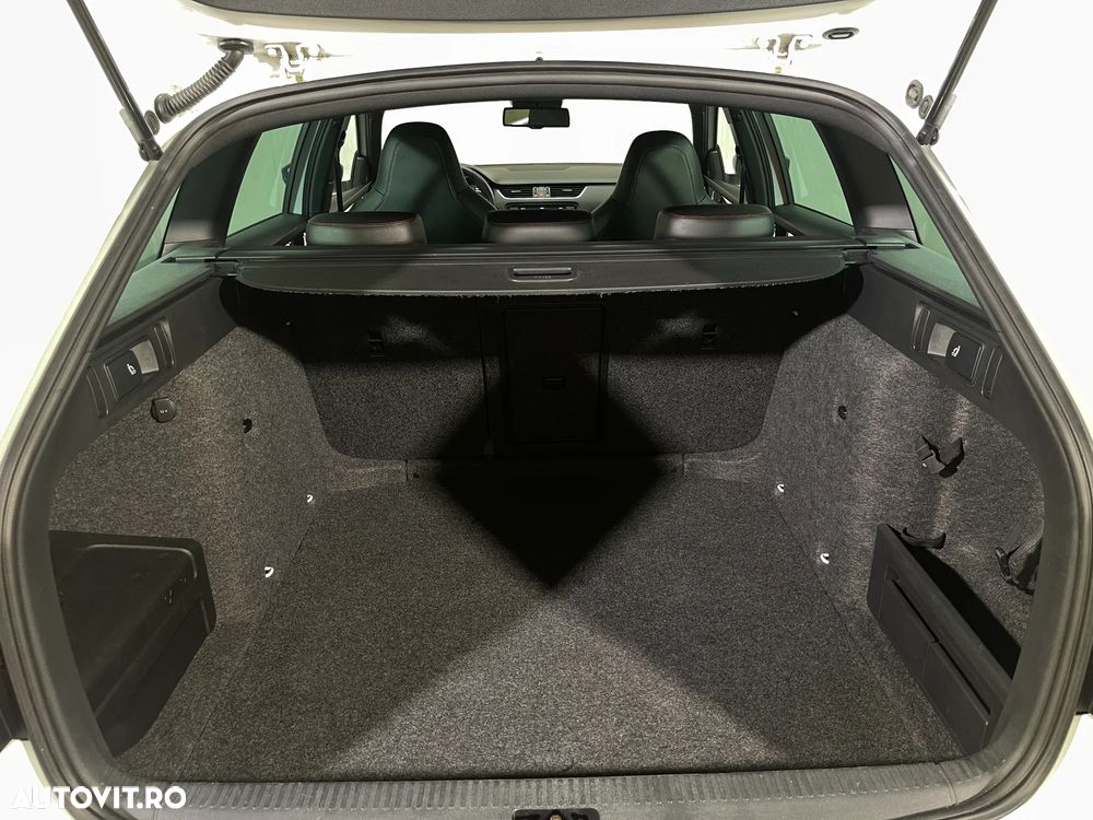 Skoda Octavia 2.0 TDI DSG RS - 13