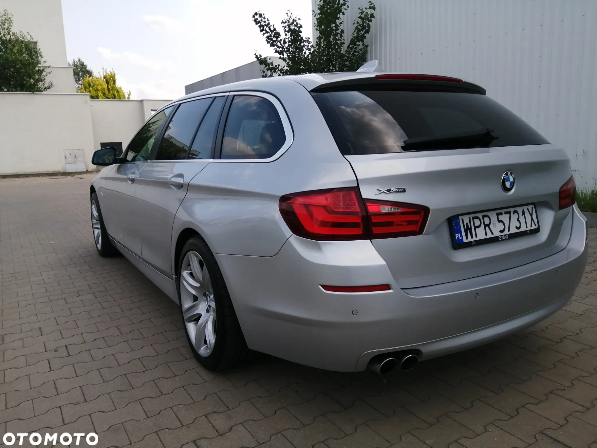 BMW Seria 5 525d xDrive - 14