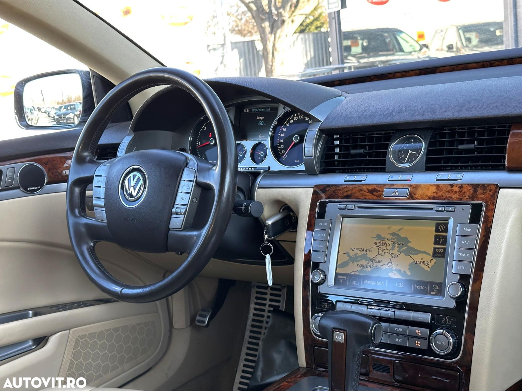 Volkswagen Phaeton - 7