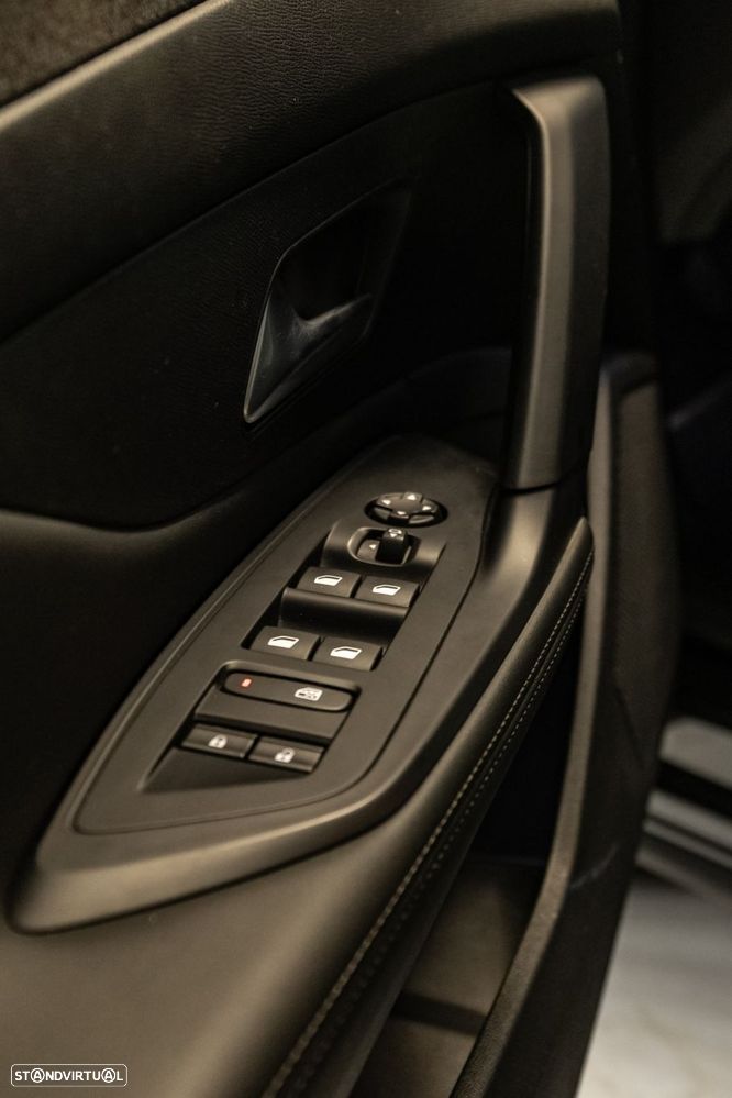 Peugeot 408 1.6 Hybrid Allure e-EAT8 - 16