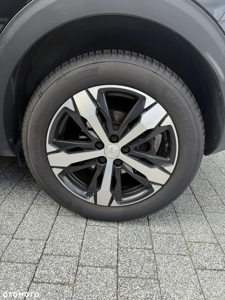 Peugeot 3008 1.2 PureTech Allure Pack S&S EAT8 - 29
