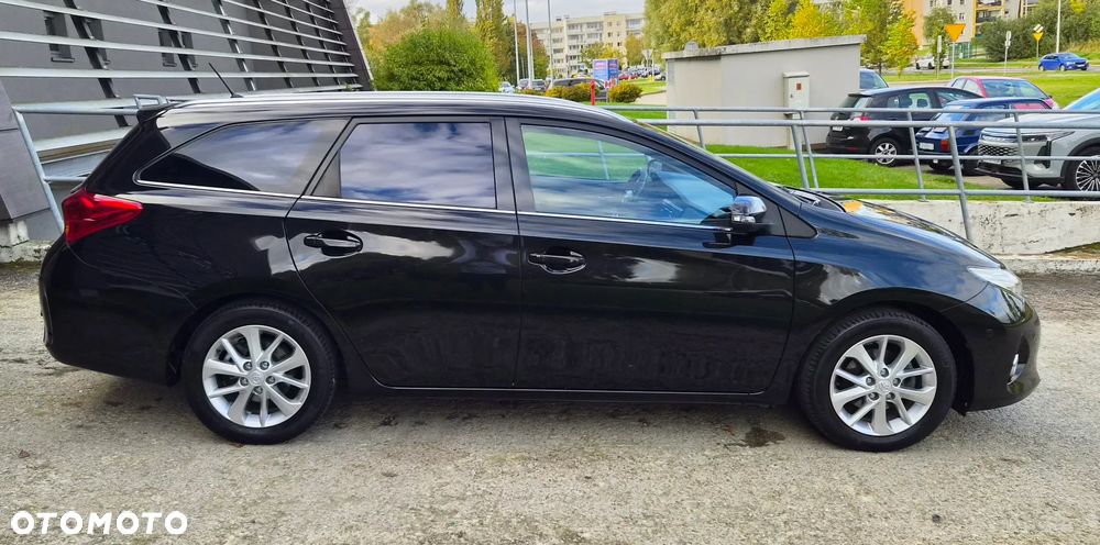 Toyota Auris 1.6 Premium - 11