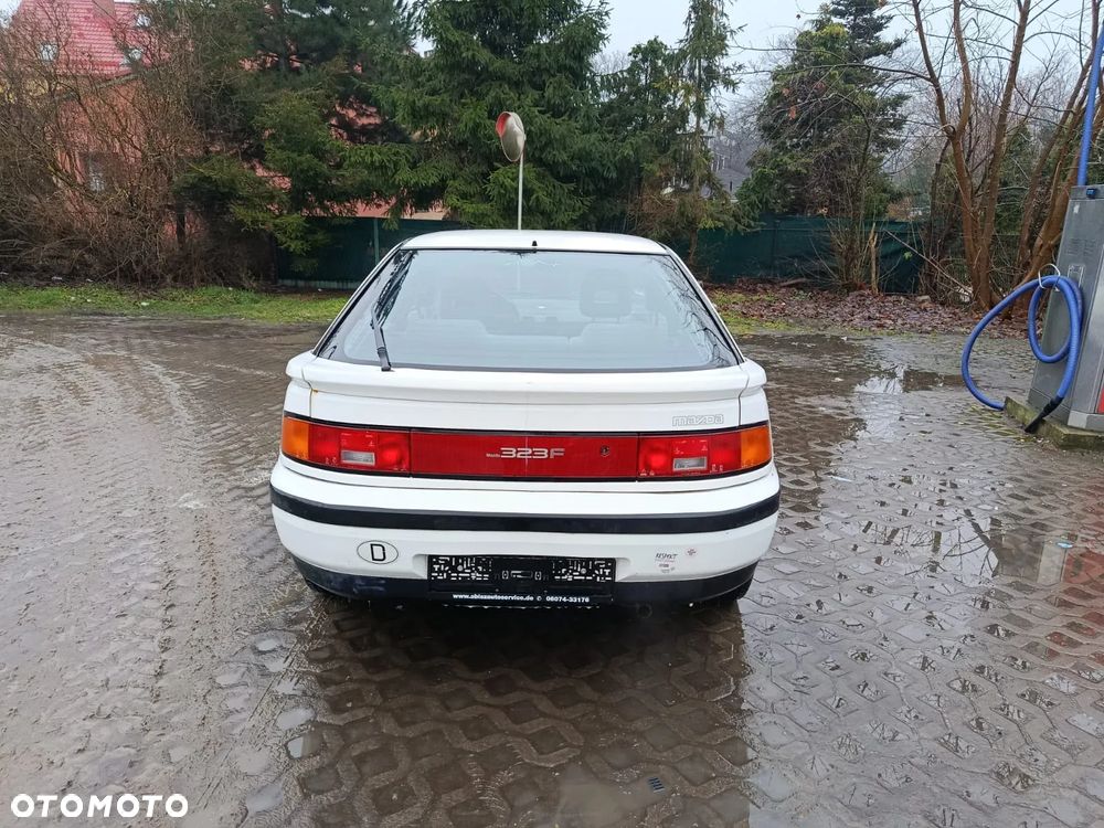 Mazda 323F - 8