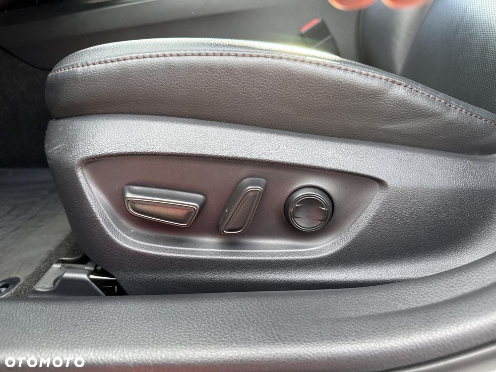 Toyota Camry 2.5 Hybrid Comfort CVT - 23