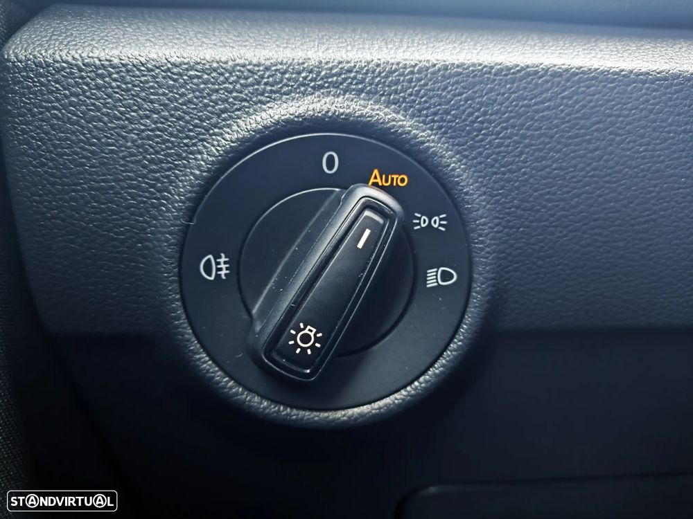 VW T-Roc 1.5 TSI Urban DSG - 24