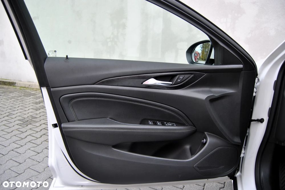 Opel Insignia Sports Tourer 2.0 BiTurbo Diesel 4x4 Innovation - 25