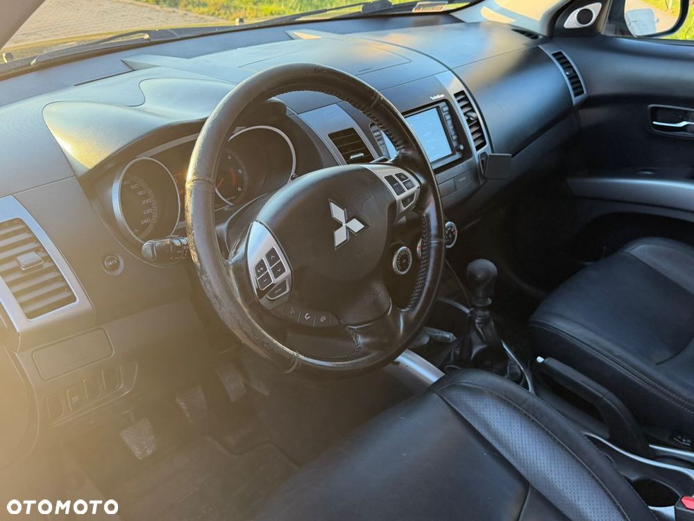 Mitsubishi Outlander 2.0 DI-D 4WD Intense - 16
