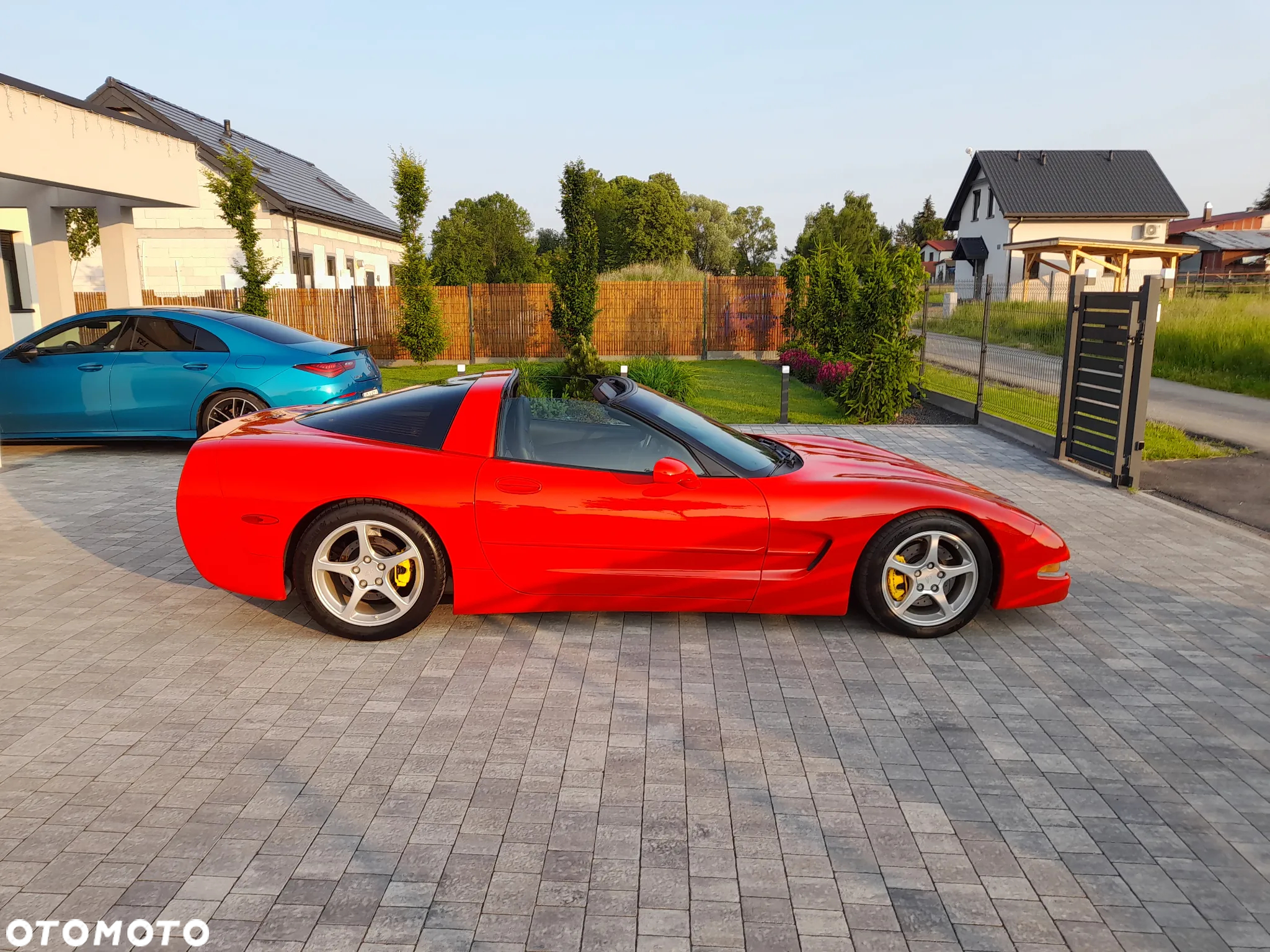 Chevrolet Corvette - 4