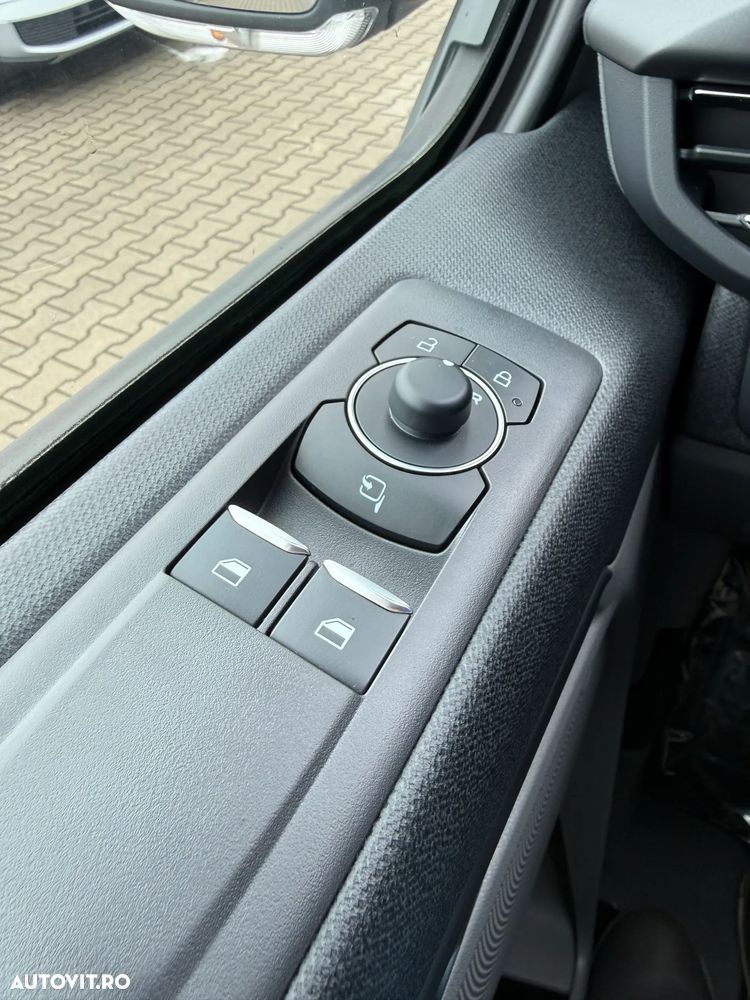 Ford Tourneo Custom - 22