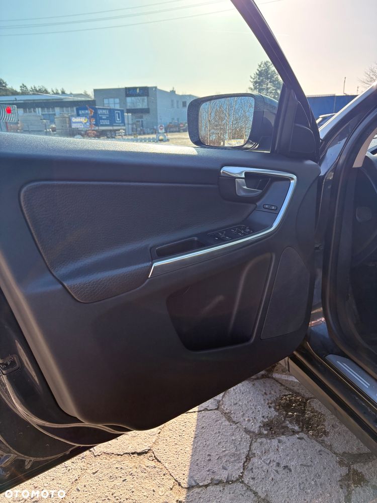 Volvo XC 60 D5 AWD Momentum - 14