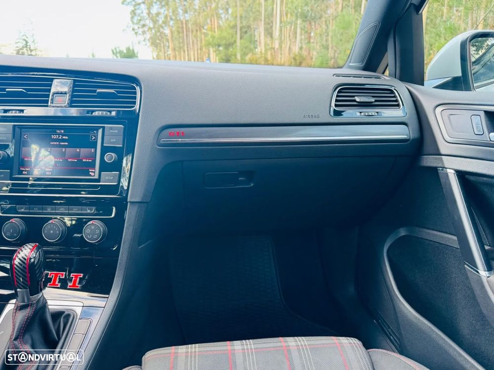 VW Golf 2.0 TSi GTi DSG Performance - 33