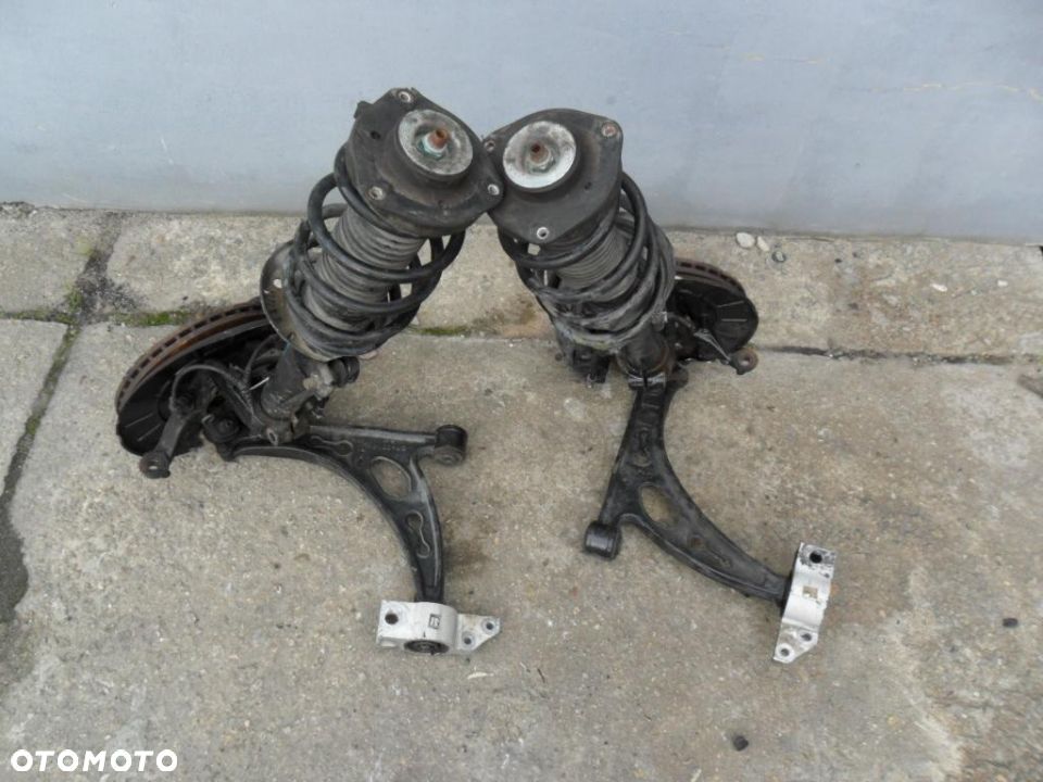 PIASTA AUDI A3 8P0 04/08R WAHACZ ZAWIESZENIE GOLF - 1