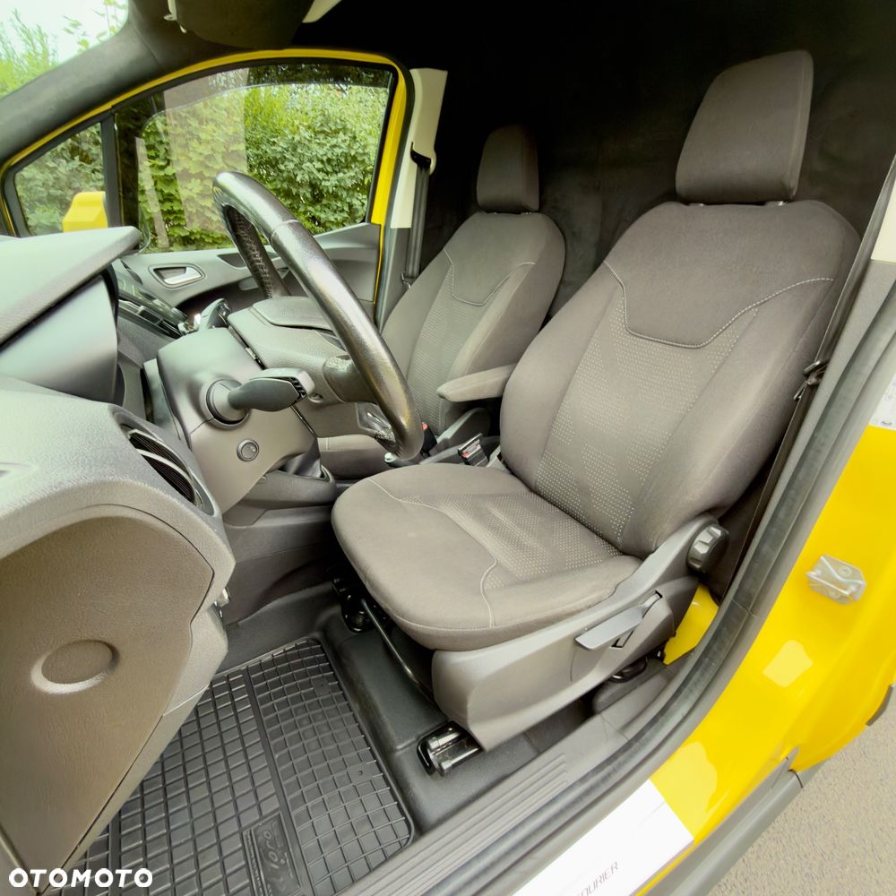 Ford Transit Courier - 14