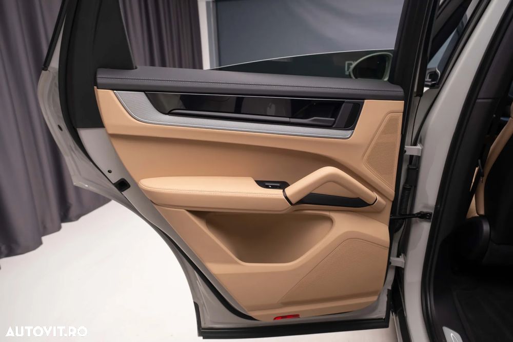 Porsche Cayenne Coupe E-Hybrid Tiptronic S - 28