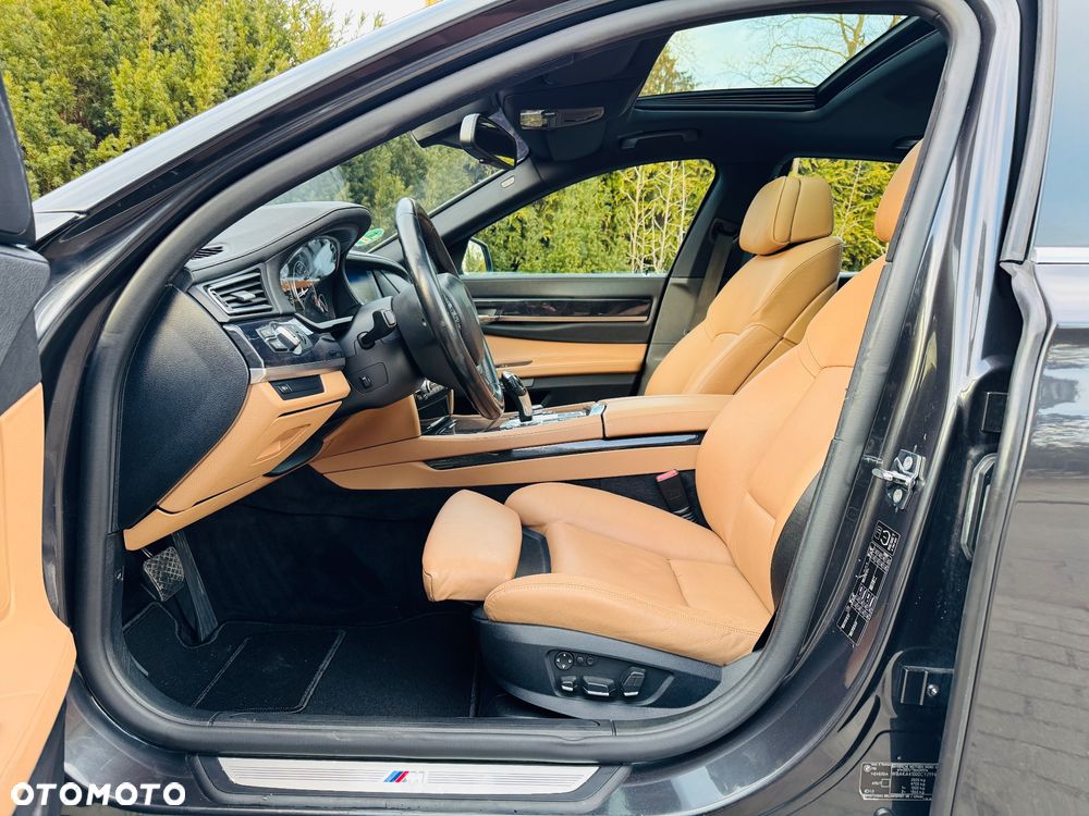 BMW Seria 7 740i - 12