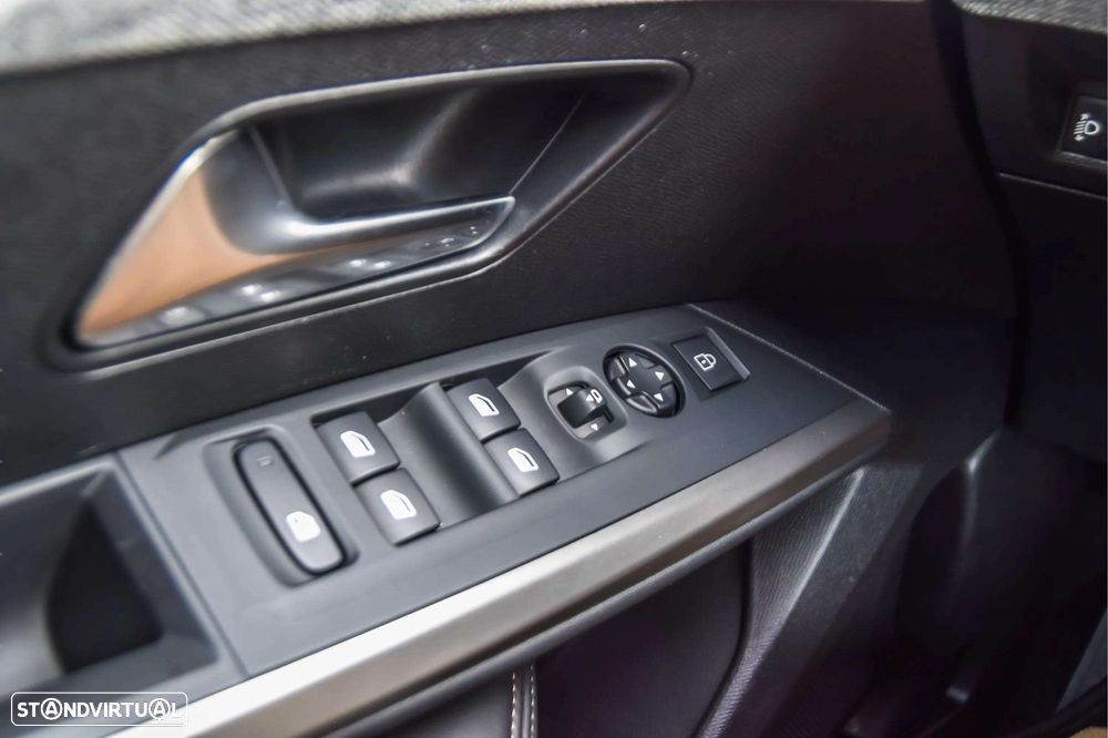 Peugeot 3008 1.2 Hybrid Allure e-DCS6 - 12