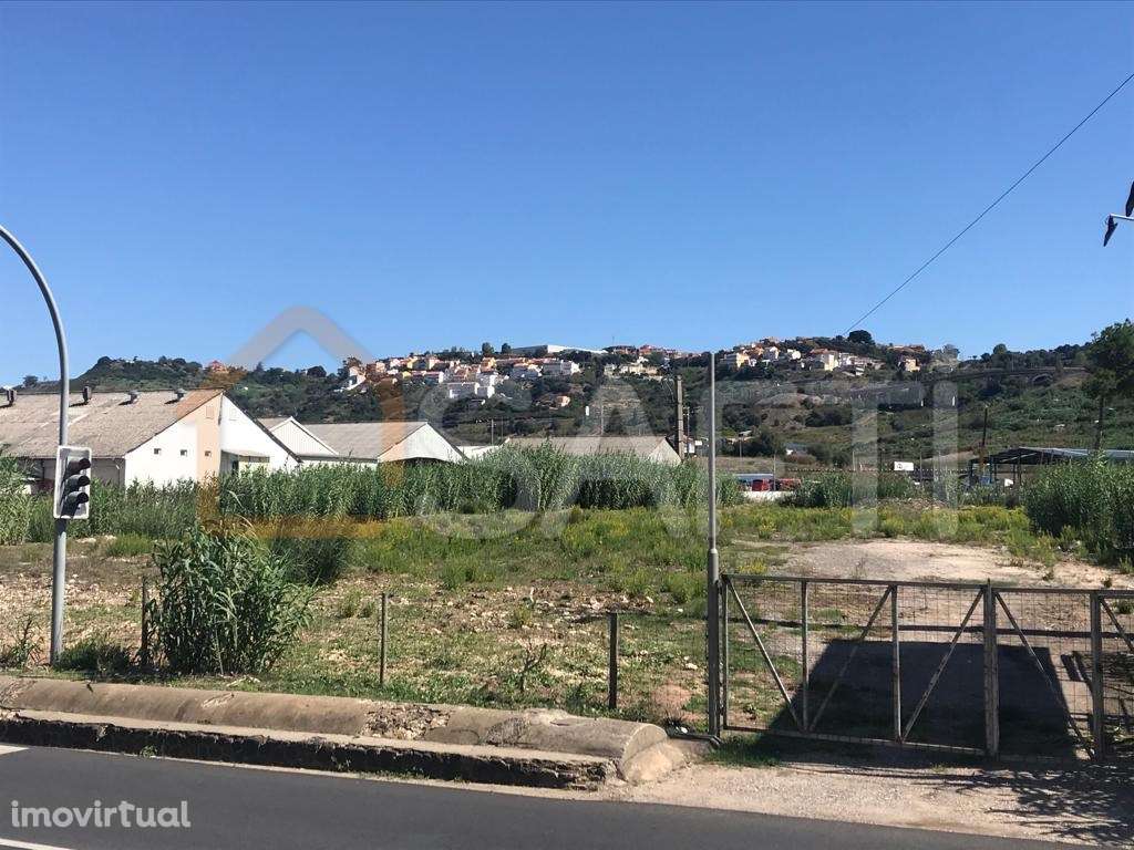 Terreno na N8 com 2580 m² em Póvoa de Santo Adrião - Odivelas.

N... - Grande imagem: 3/7