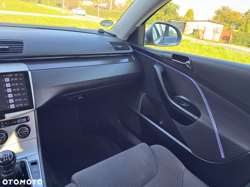 Volkswagen Passat 2.0 FSI Comfortline - 11