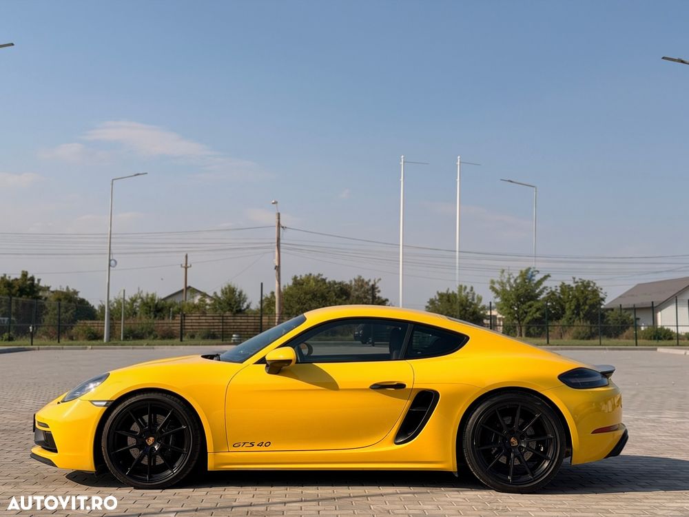 Porsche Cayman 718 GT4 RS - 7