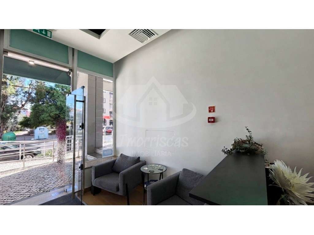 Loja com 2 pisos, 75 m² e duas arrecadações em Telheiras. - Grande imagem: 2/16