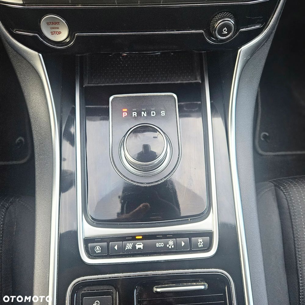 Jaguar XE - 31