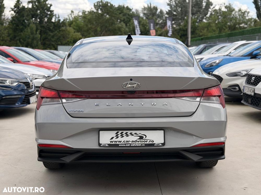 Hyundai Elantra 1.6 l 123 CP 6MT Comfort - 8
