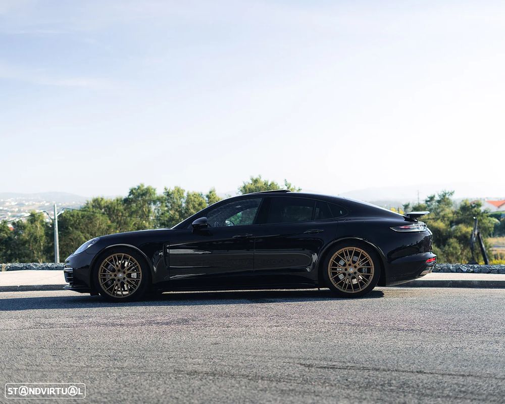 Porsche Panamera 2023 photo 2