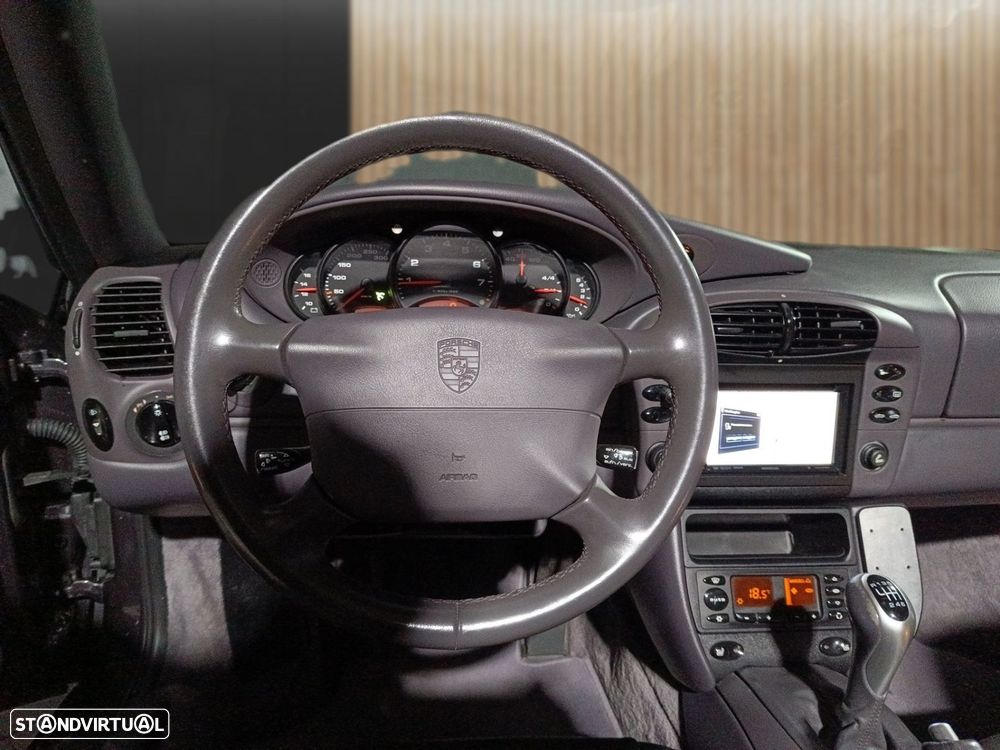 Porsche 911 Série F - 17