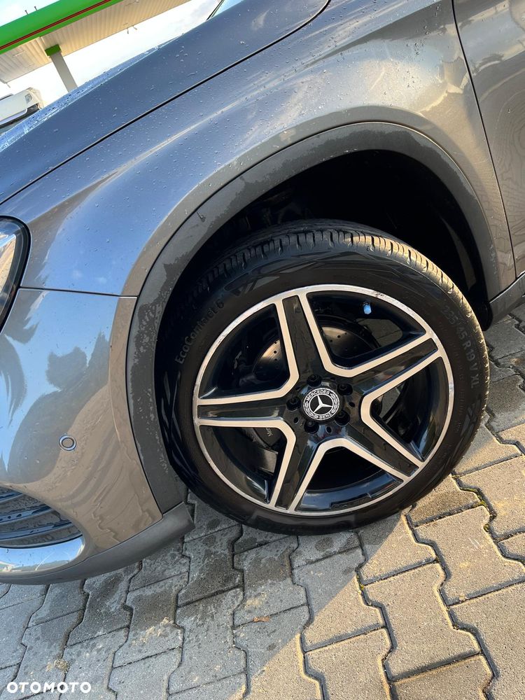 Mercedes-Benz GLA - 25