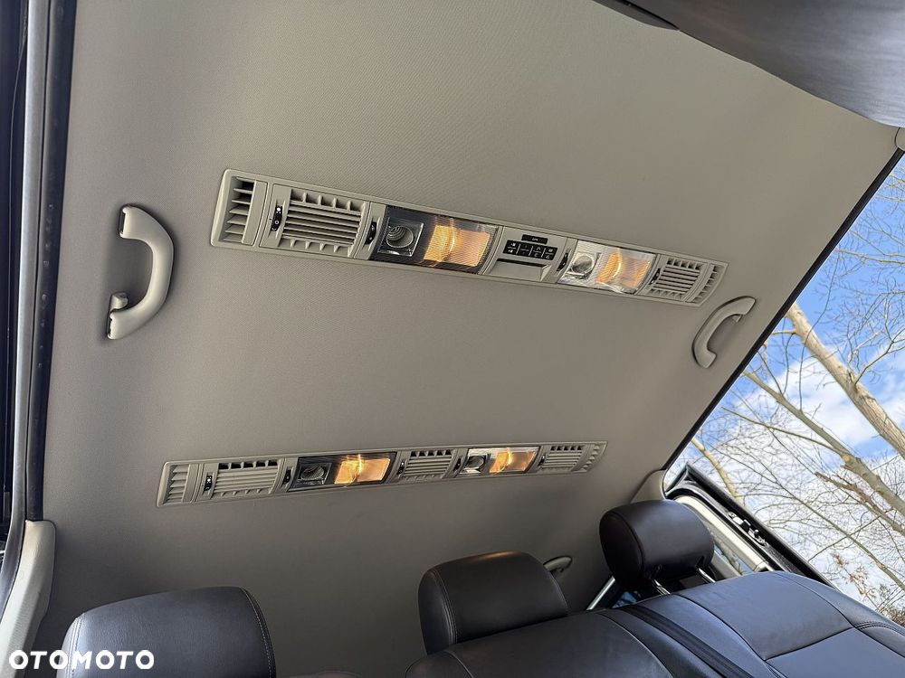 Volkswagen Caravelle - 13