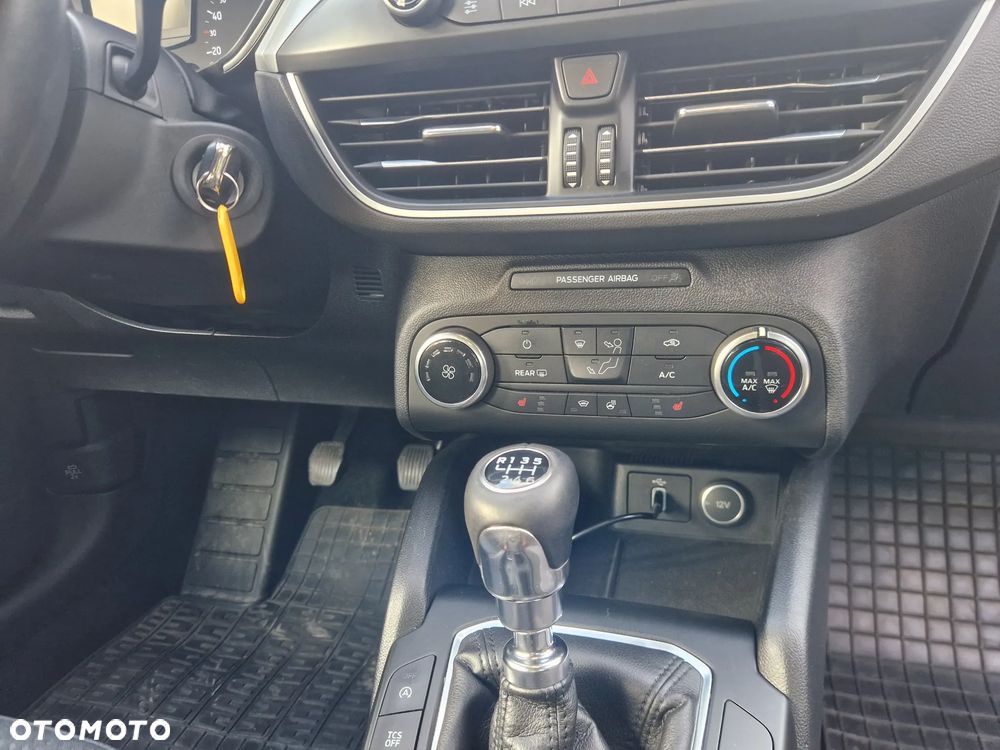 Ford Focus 1.5 TDCi SYNC Edition - 15